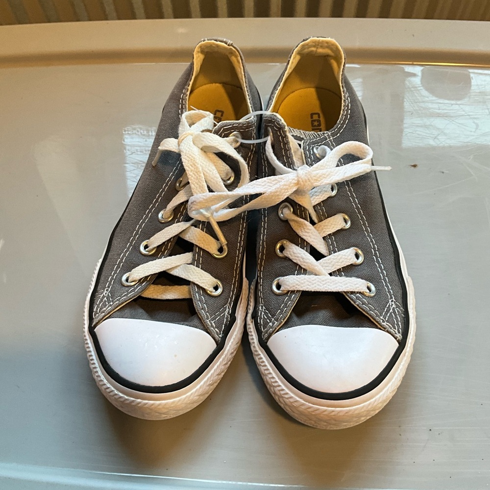 Big kids charcoal gray converse size 1